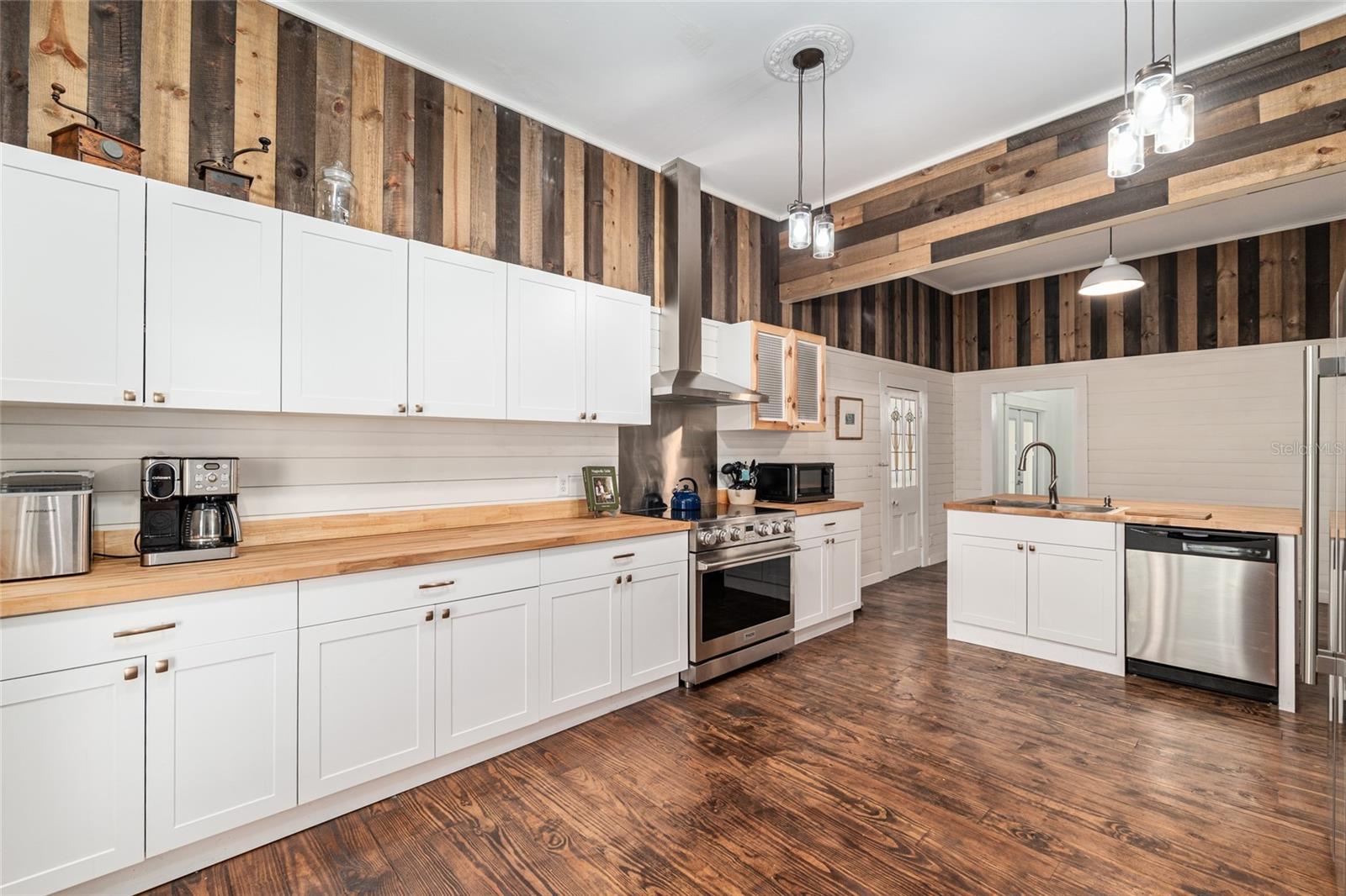 Image 31 of 98 For 19451 2nd Street