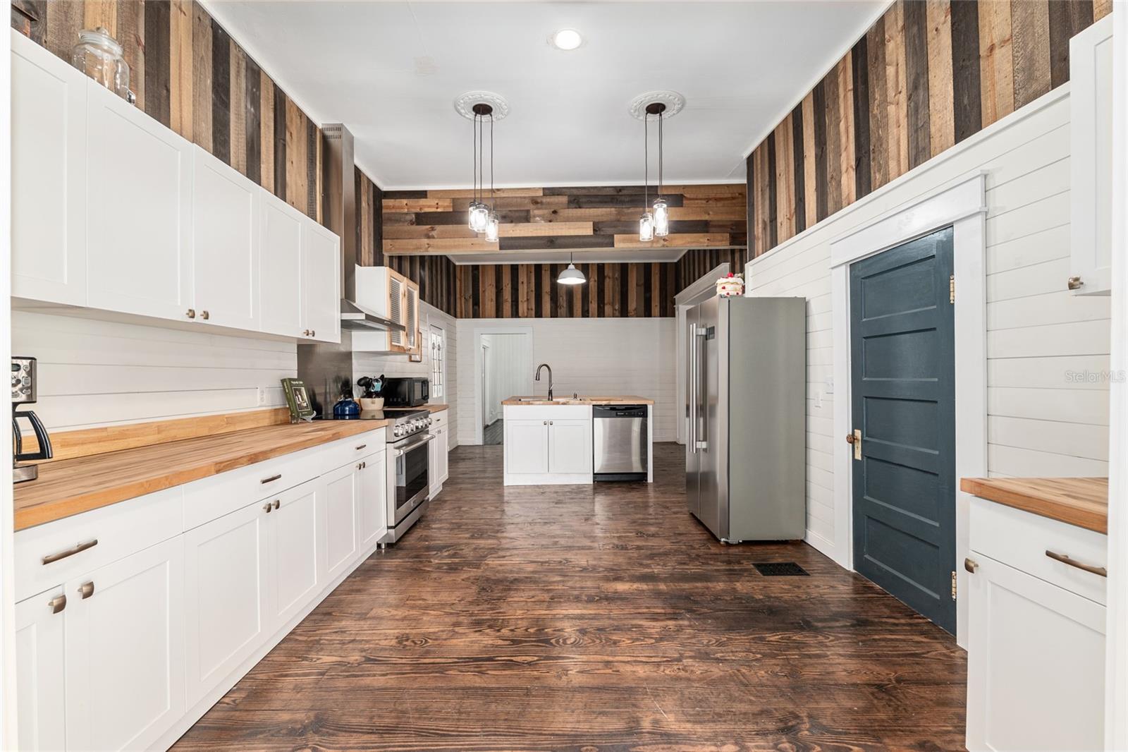 Image 32 of 98 For 19451 2nd Street