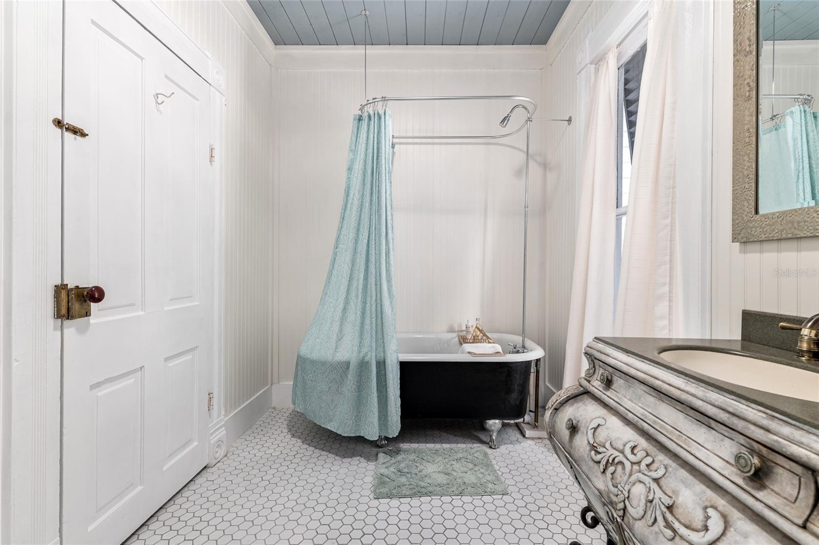 Image 84 of 98 For 19451 2nd Street