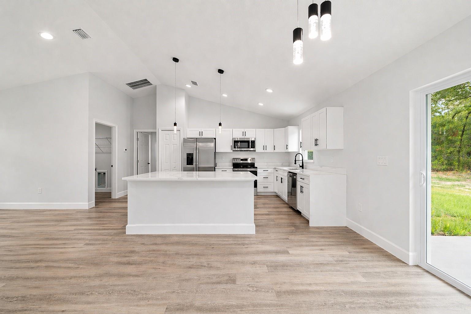 Image 14 of 39 For 15919 38th Street Road