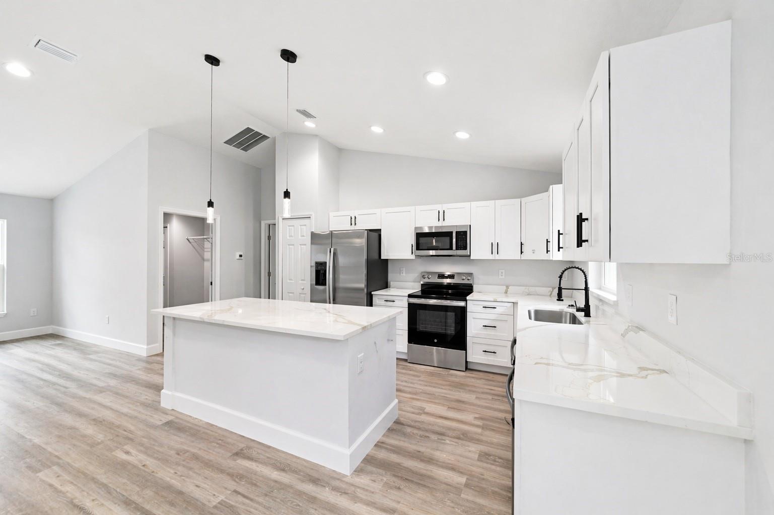 Image 16 of 39 For 15919 38th Street Road