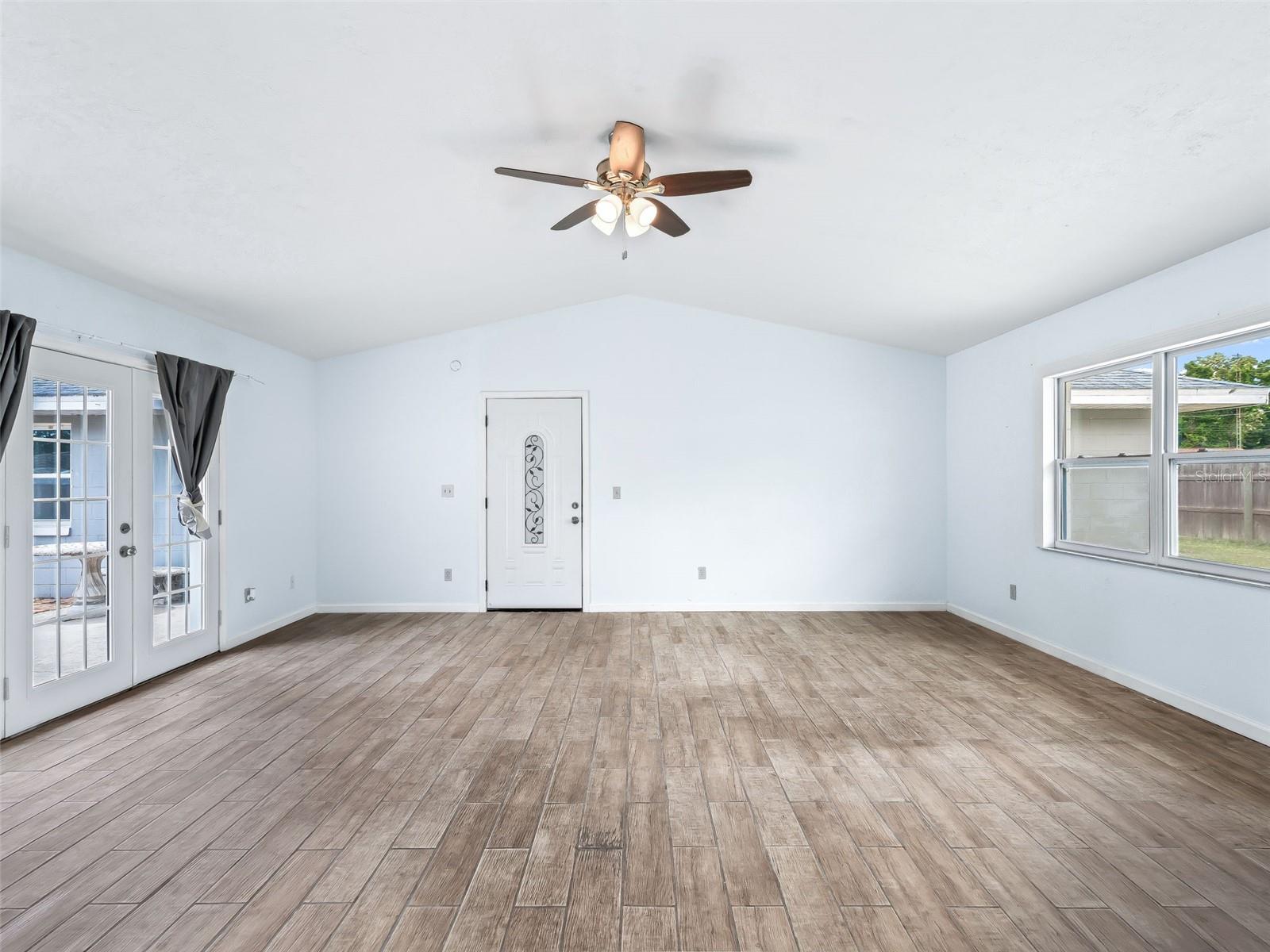Image 32 of 40 For 4091 4th Terrace