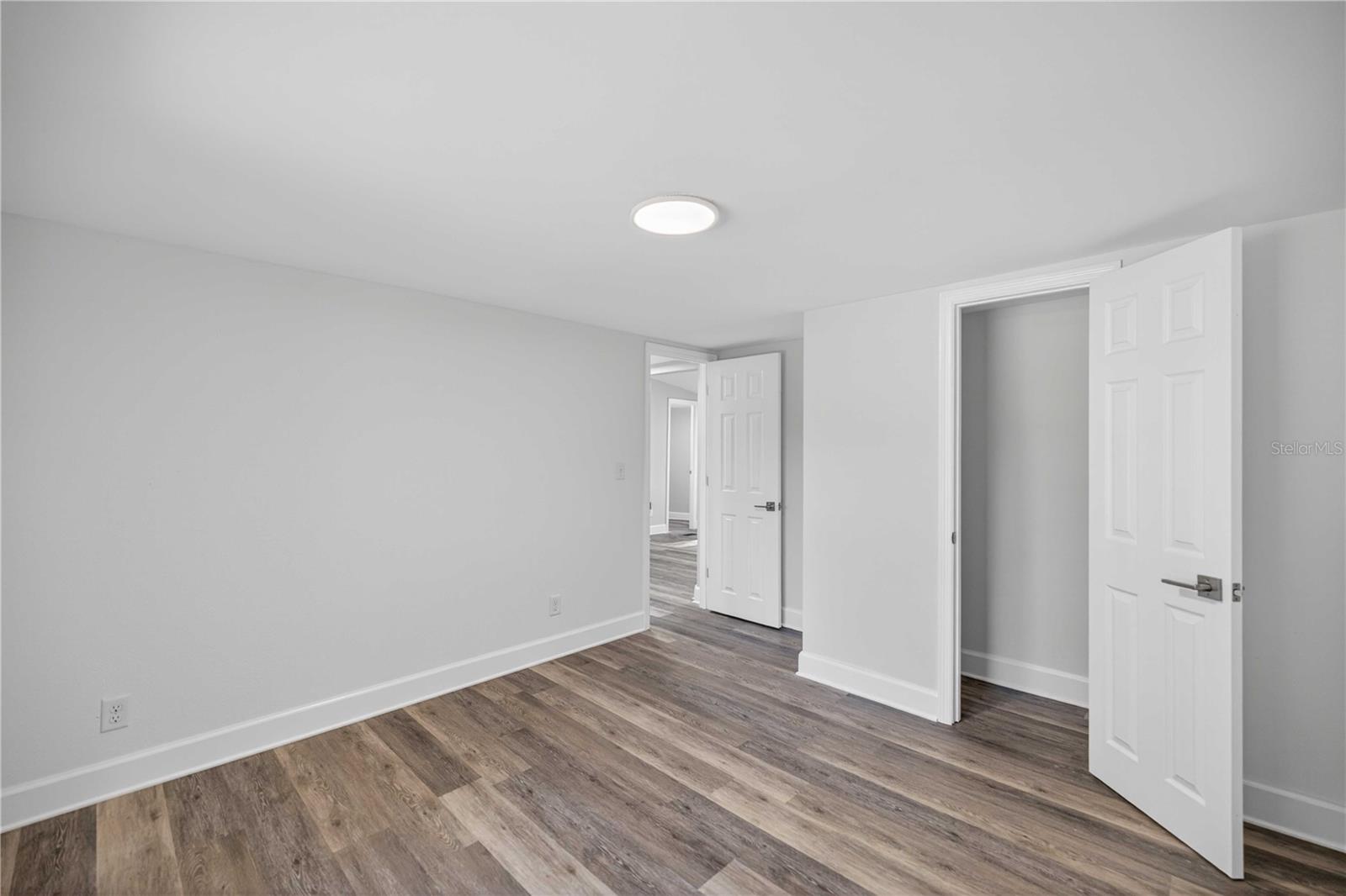 Image 14 of 36 For 8495 33rd Court