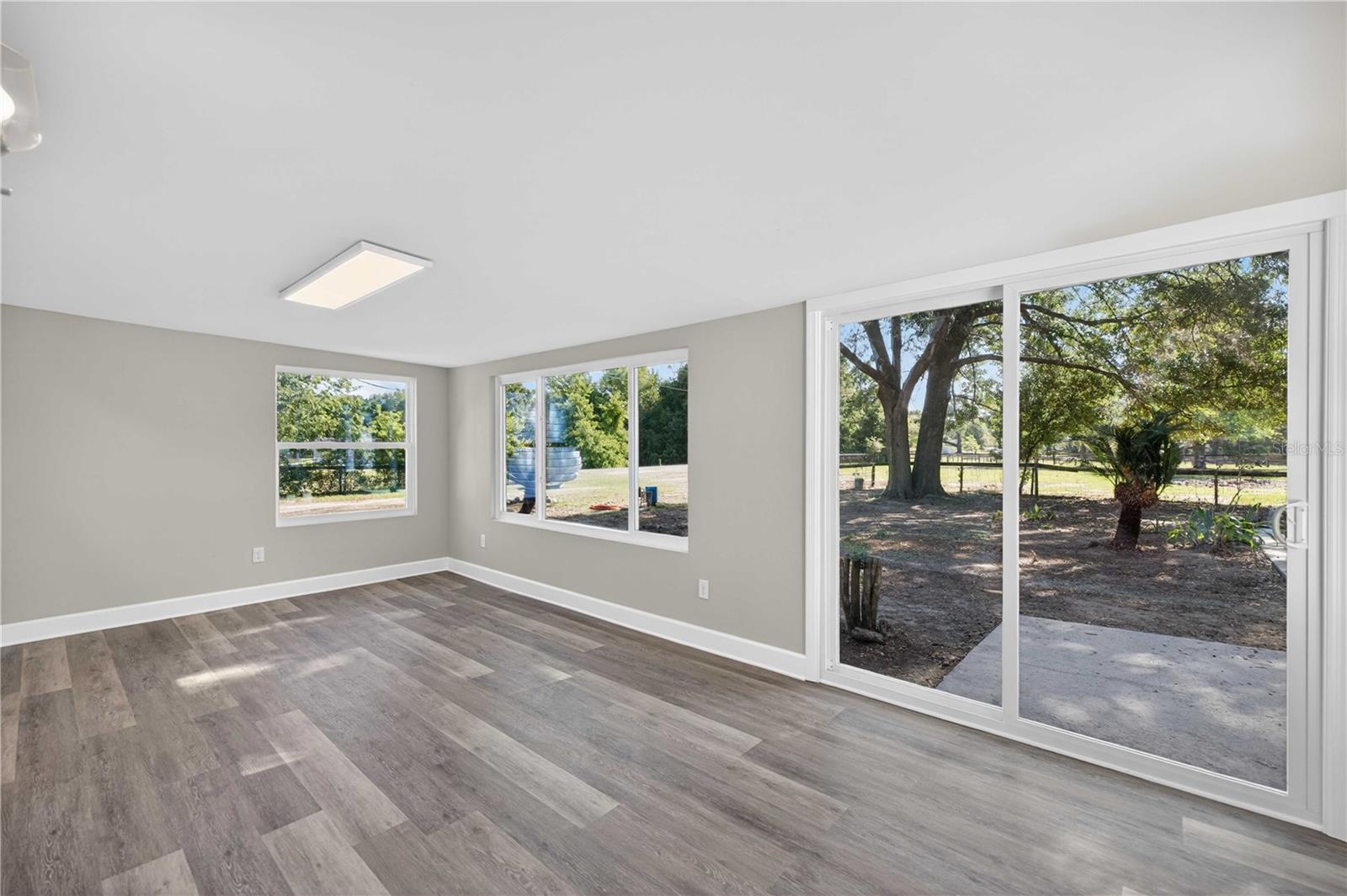 Image 22 of 36 For 8495 33rd Court