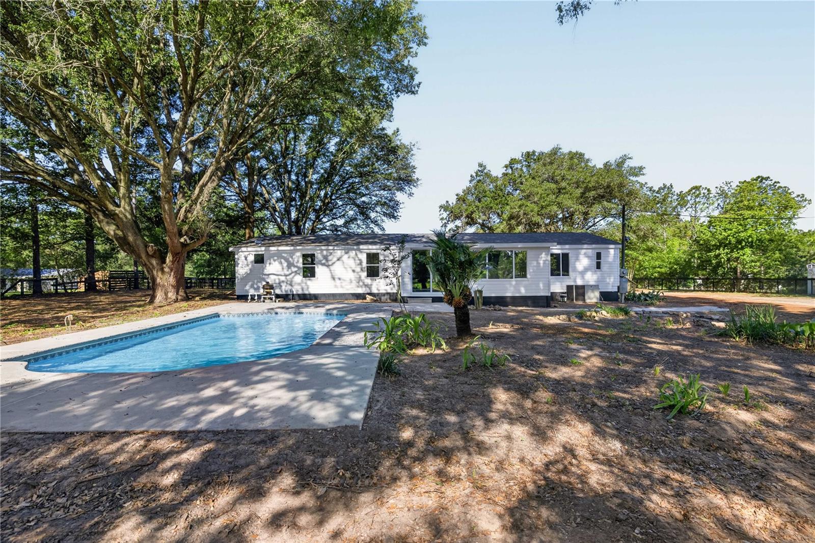 Image 28 of 36 For 8495 33rd Court