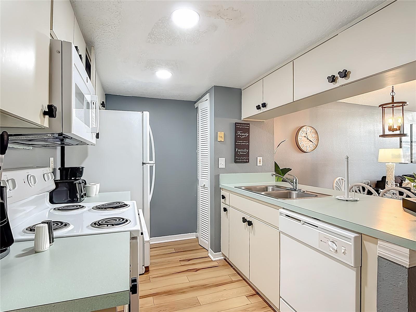 Image 12 of 35 For 2753 Poinciana Boulevard 37