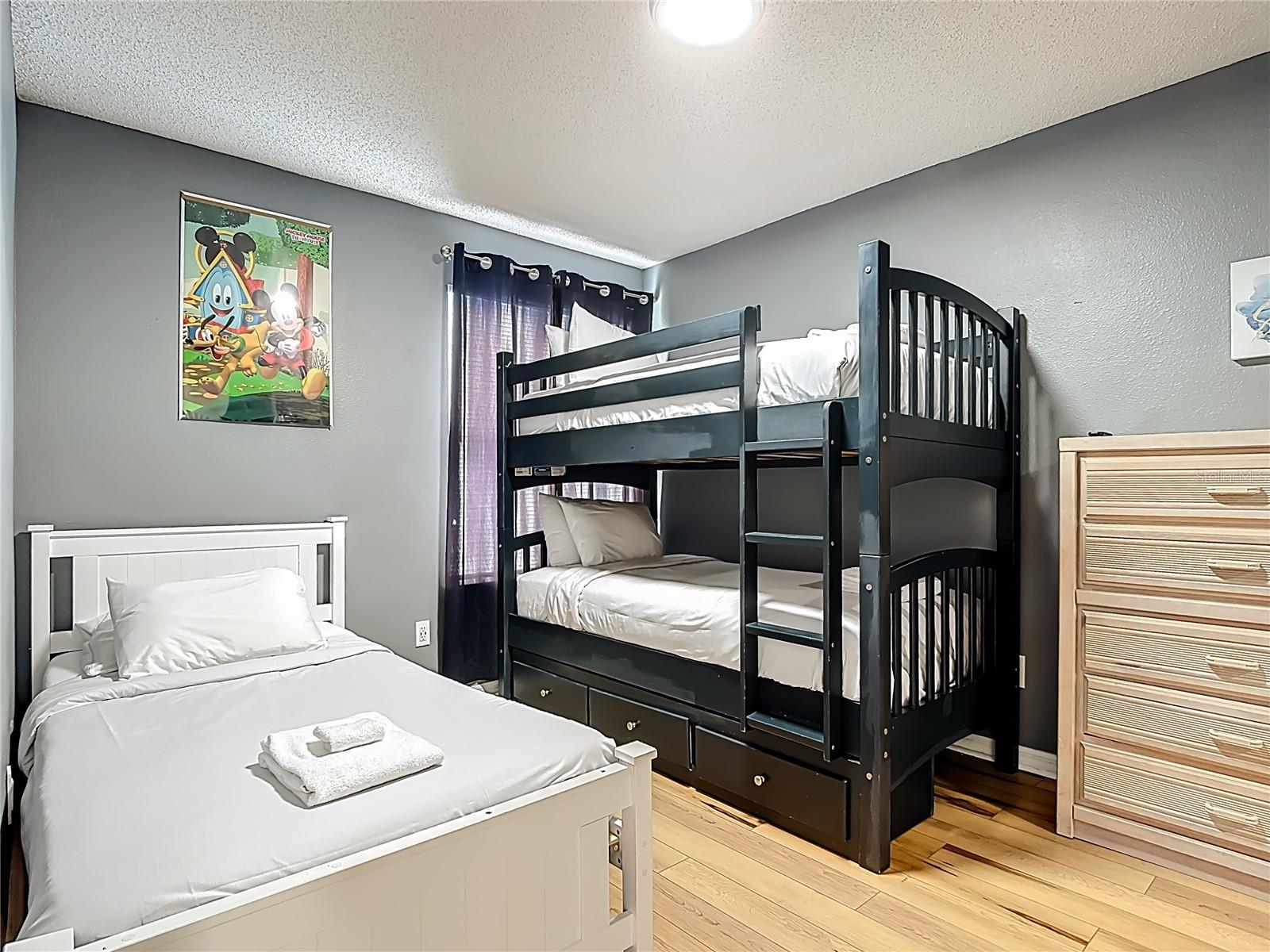 Image 15 of 35 For 2753 Poinciana Boulevard 37
