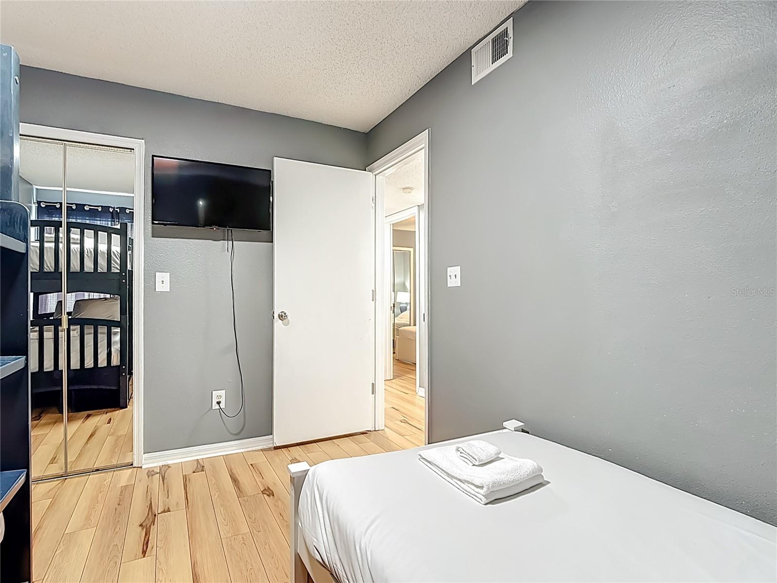 Image 17 of 35 For 2753 Poinciana Boulevard 37