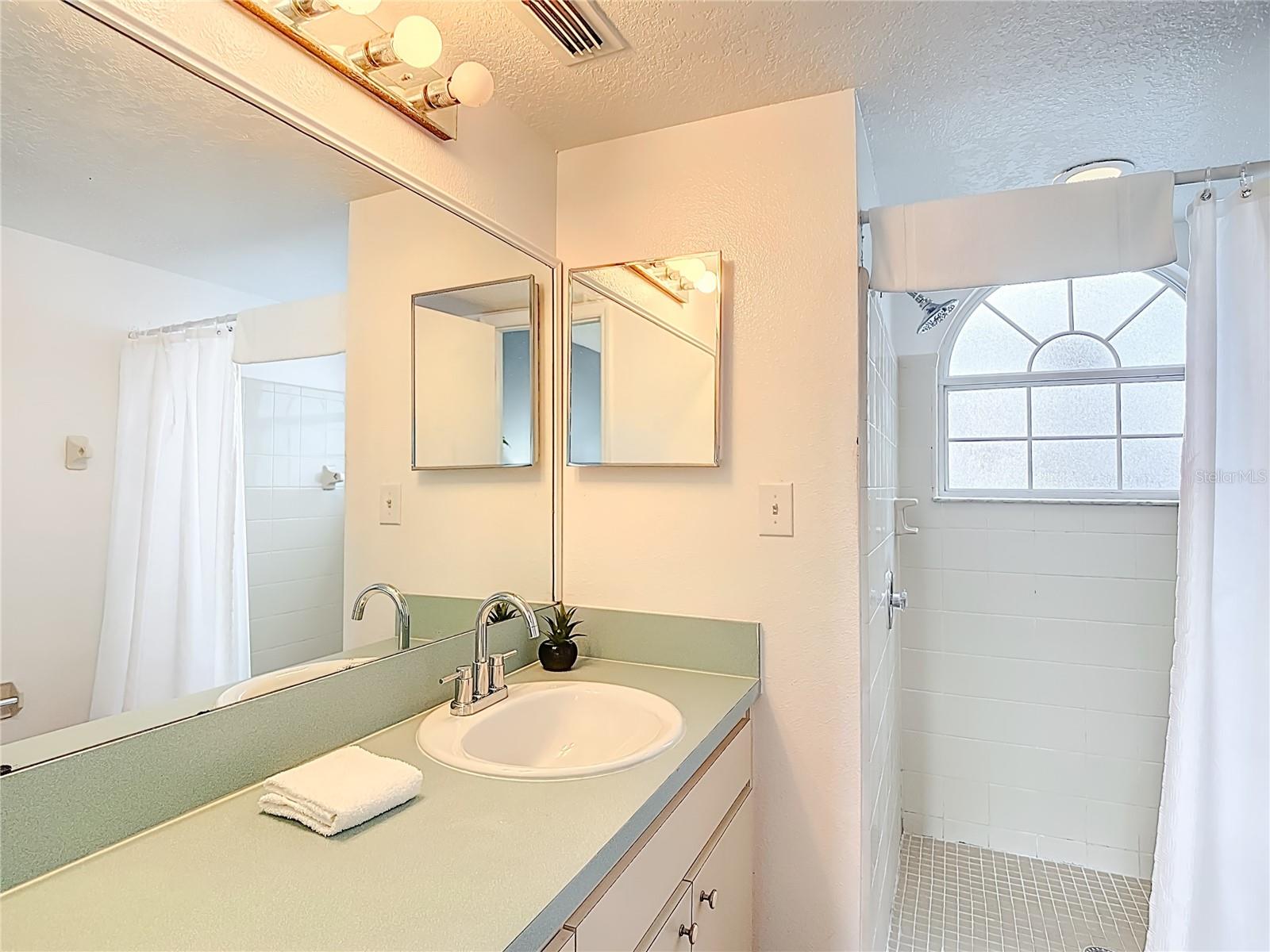 Image 27 of 35 For 2753 Poinciana Boulevard 37