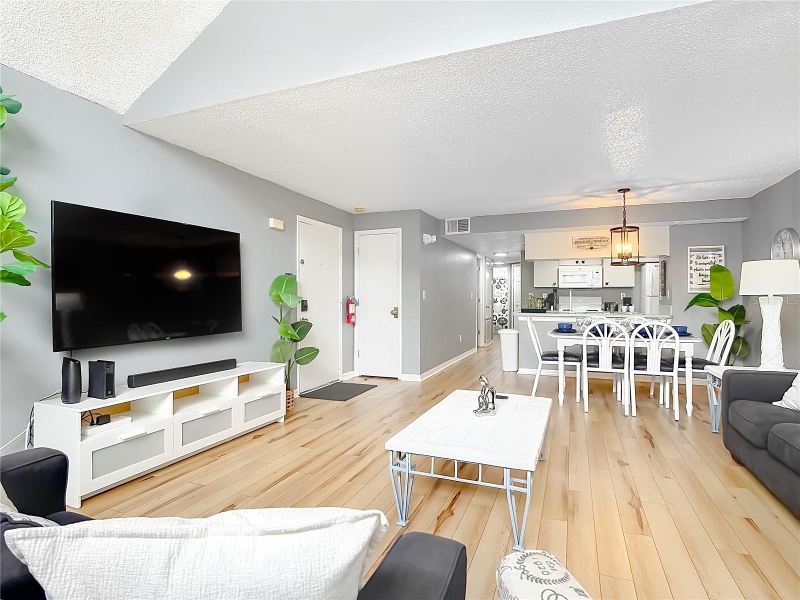Image 7 of 35 For 2753 Poinciana Boulevard 37