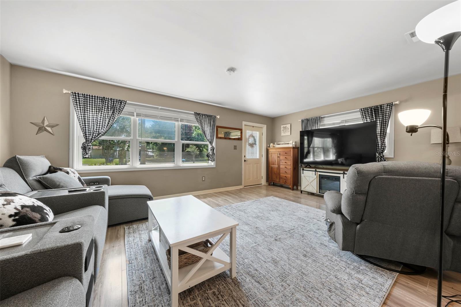 Image 7 of 39 For 1207 Orange Avenue