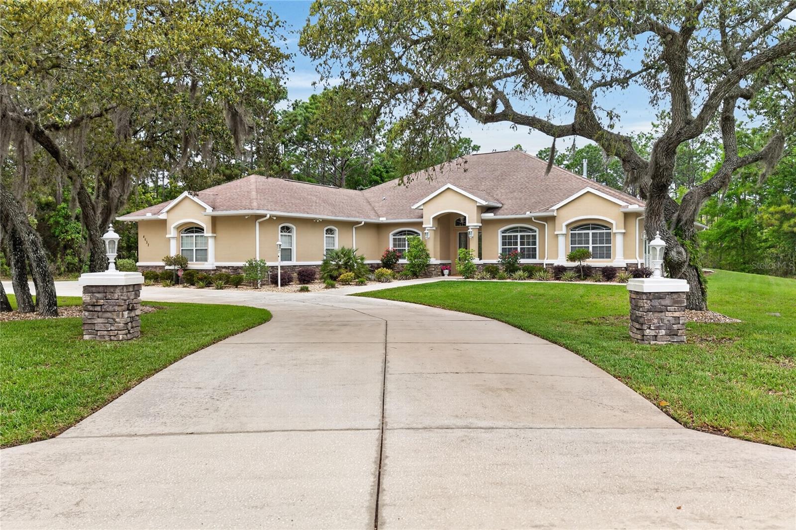 Listing photo id 9 for 4052 Mayan Drive