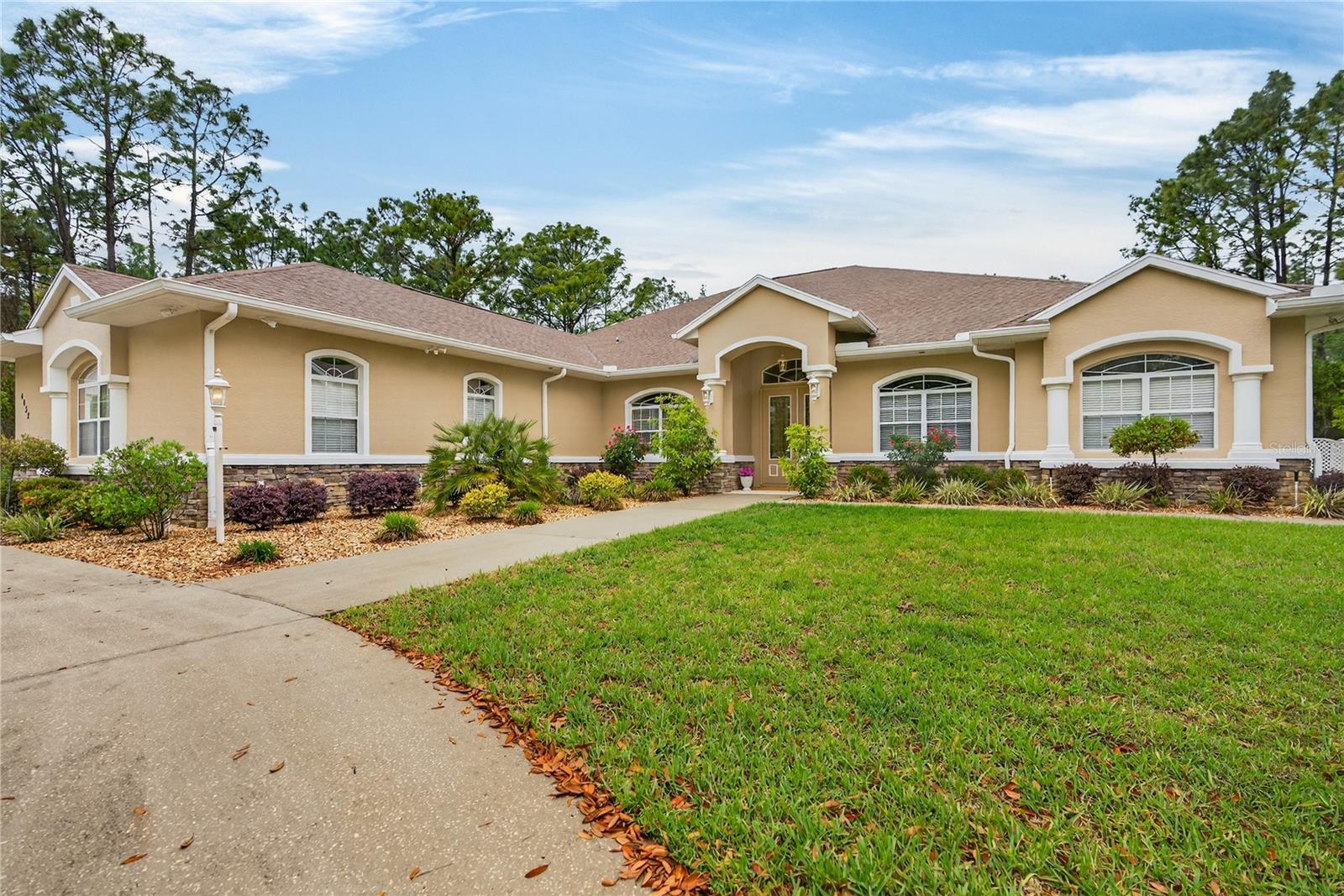 Listing photo id 10 for 4052 Mayan Drive