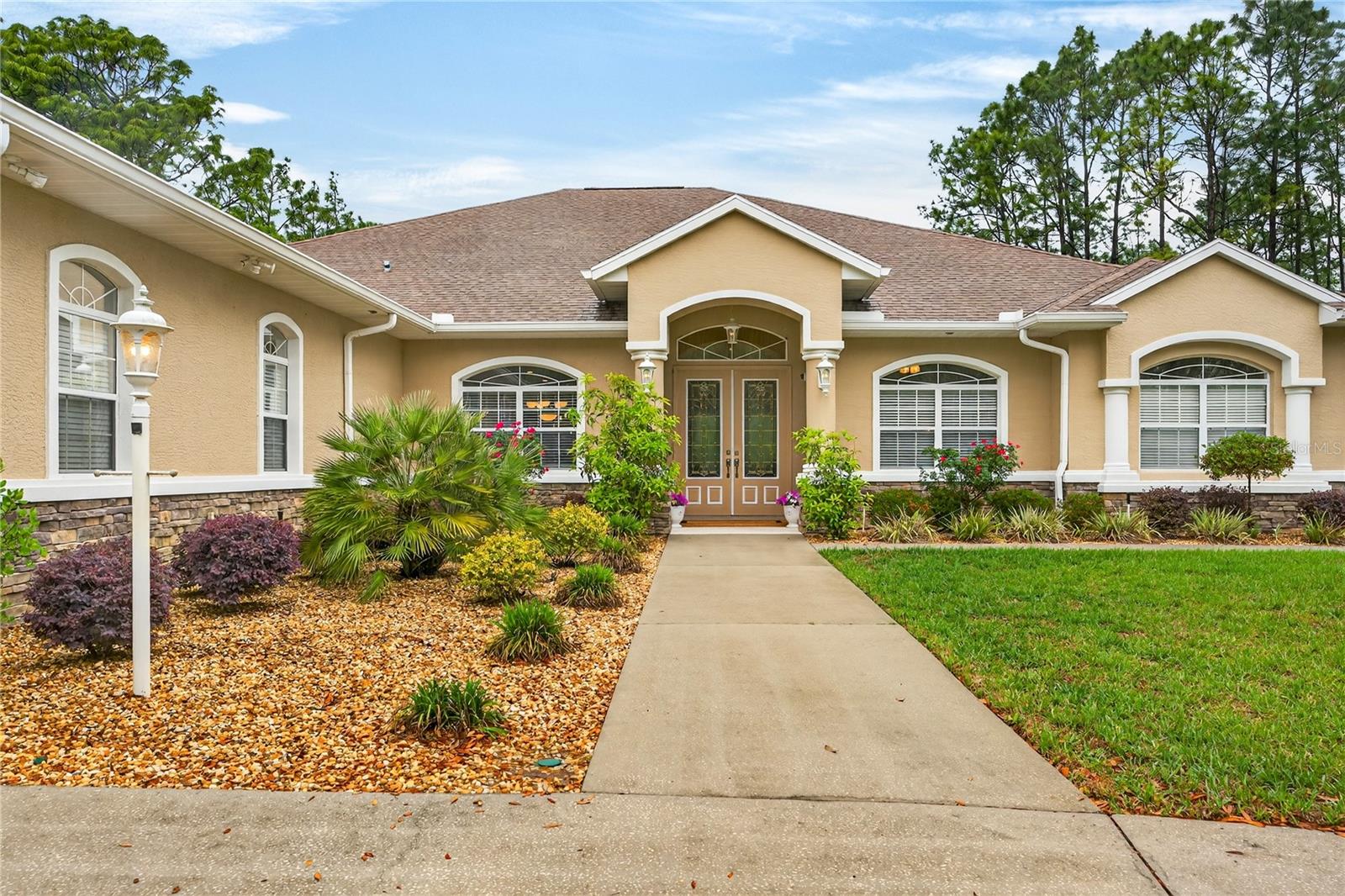 Listing photo id 12 for 4052 Mayan Drive