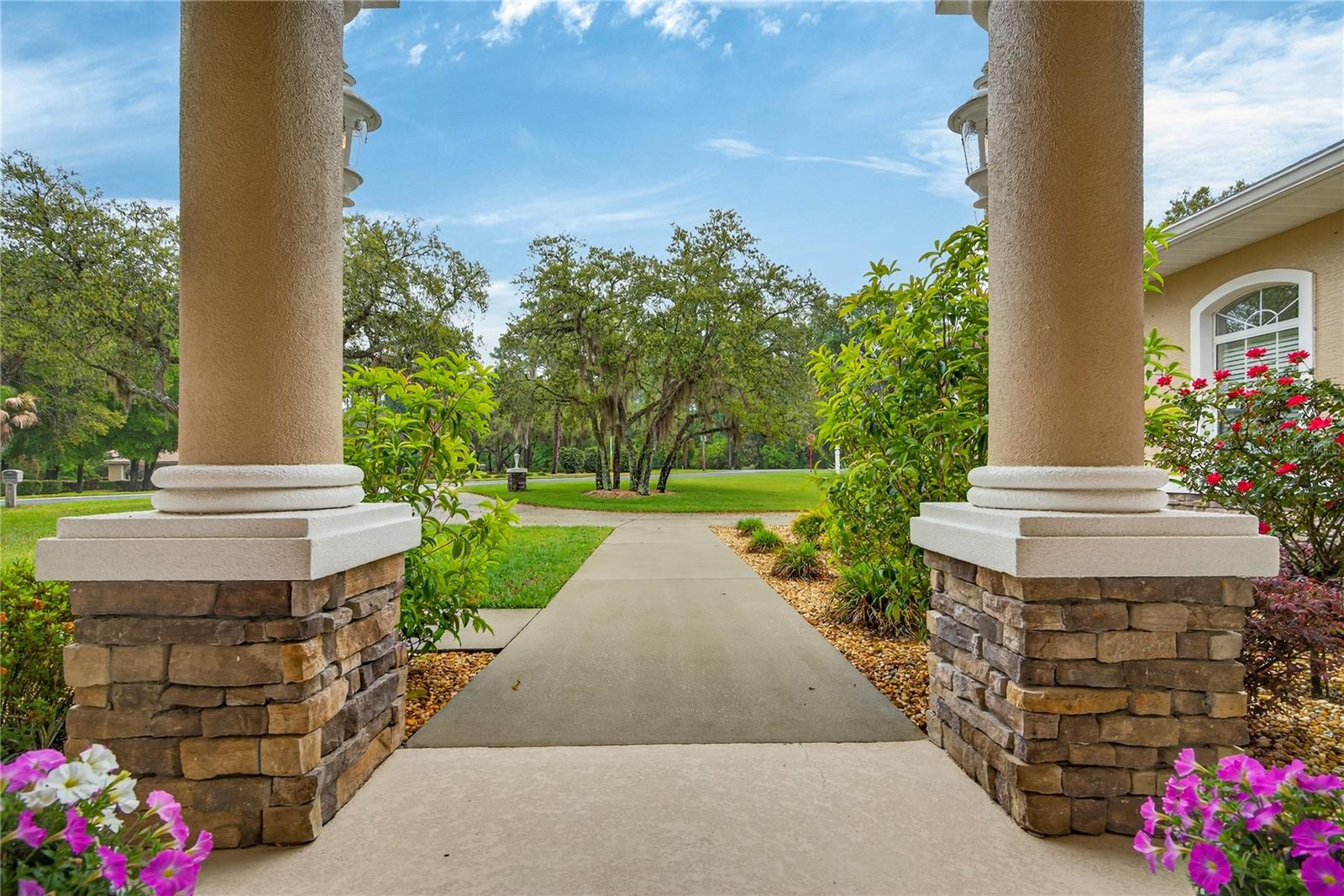 Listing photo id 13 for 4052 Mayan Drive