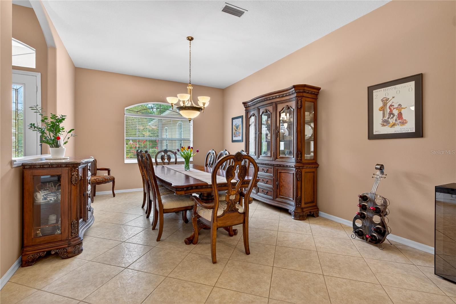 Listing photo id 19 for 4052 Mayan Drive