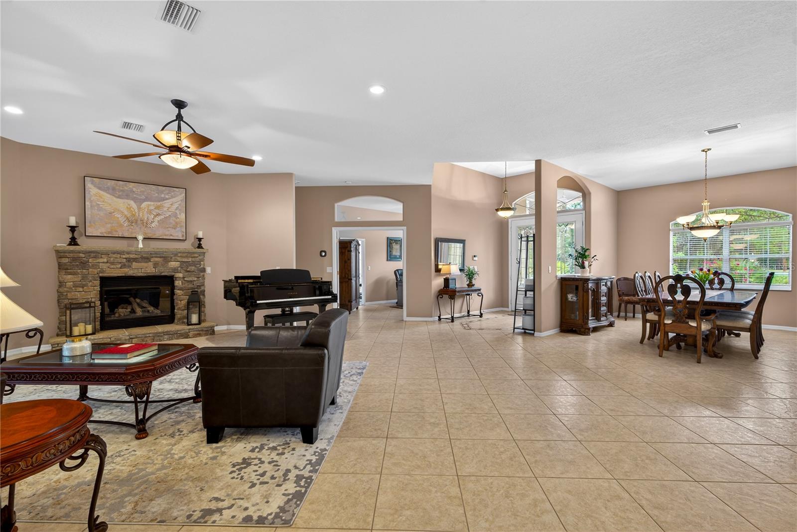 Listing photo id 21 for 4052 Mayan Drive