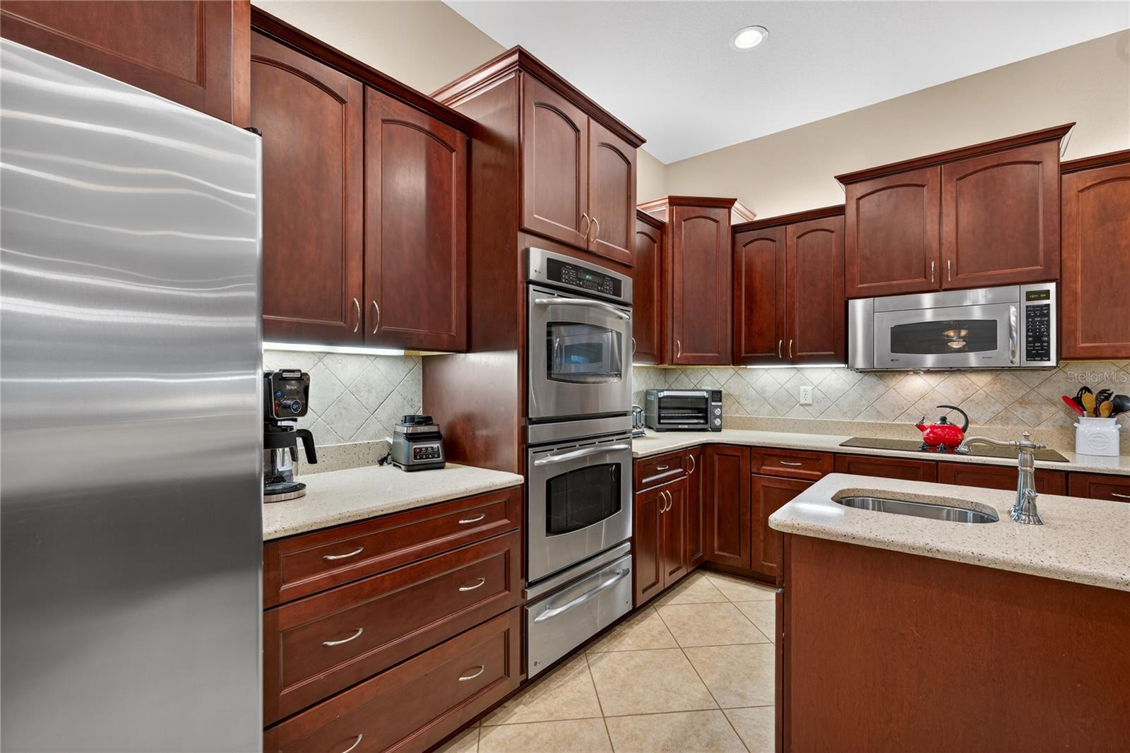 Listing photo id 23 for 4052 Mayan Drive