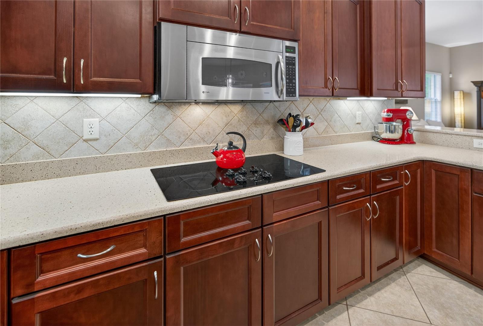 Listing photo id 25 for 4052 Mayan Drive