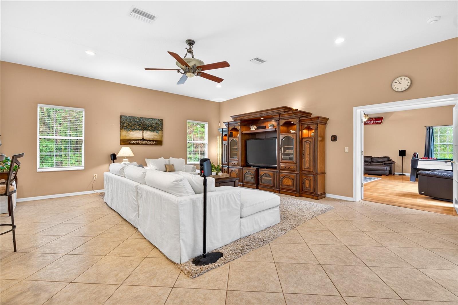 Listing photo id 29 for 4052 Mayan Drive