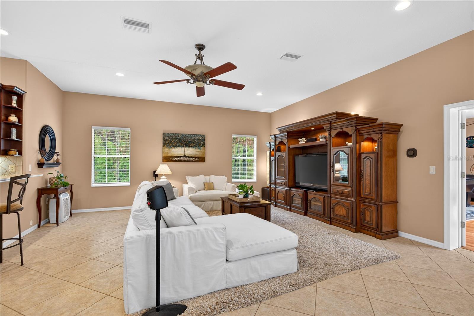 Listing photo id 30 for 4052 Mayan Drive