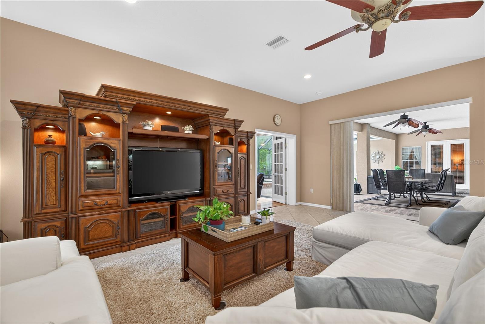 Listing photo id 31 for 4052 Mayan Drive