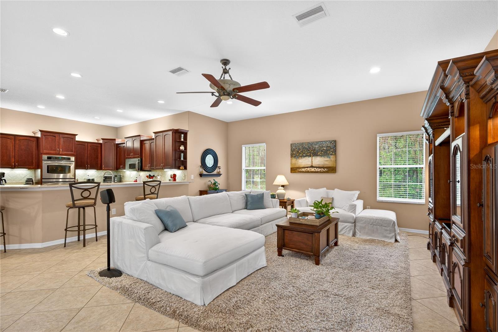 Listing photo id 32 for 4052 Mayan Drive