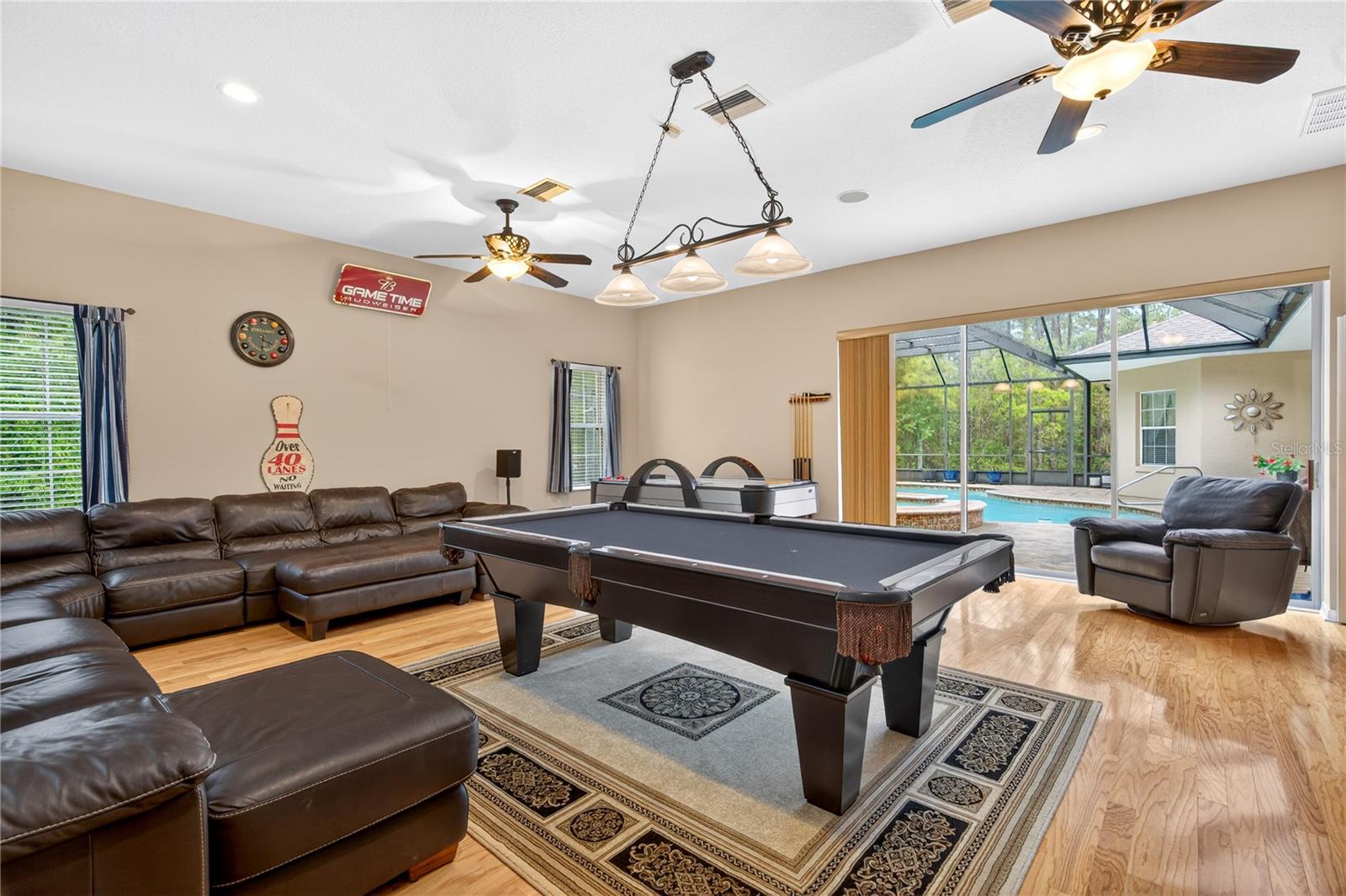 Listing photo id 2 for 4052 Mayan Drive