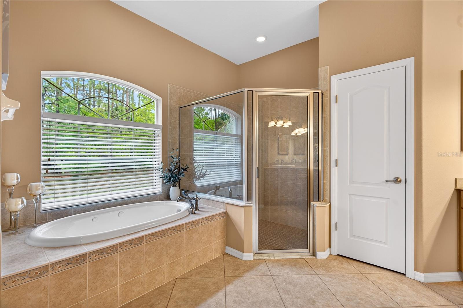 Listing photo id 39 for 4052 Mayan Drive