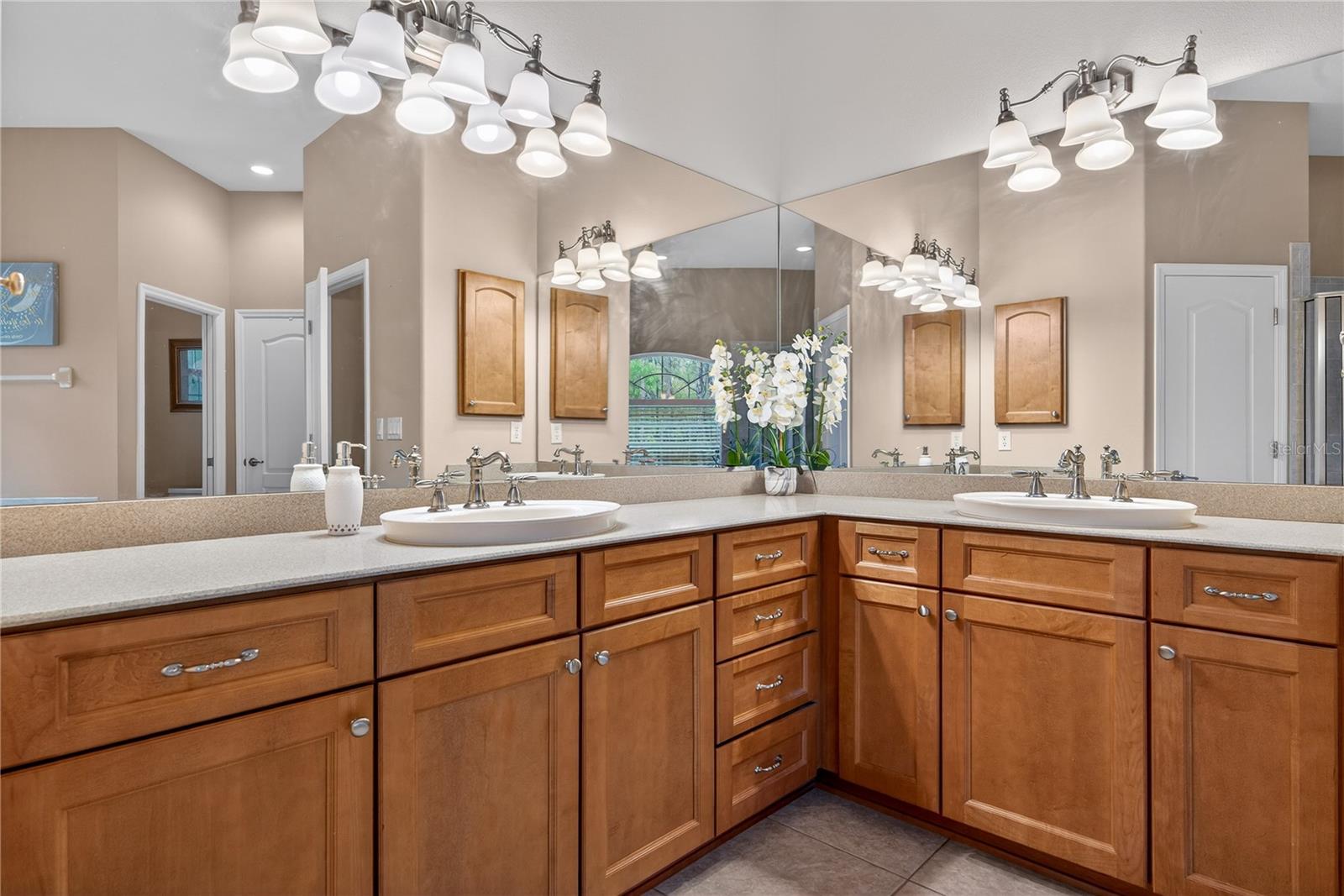 Listing photo id 40 for 4052 Mayan Drive