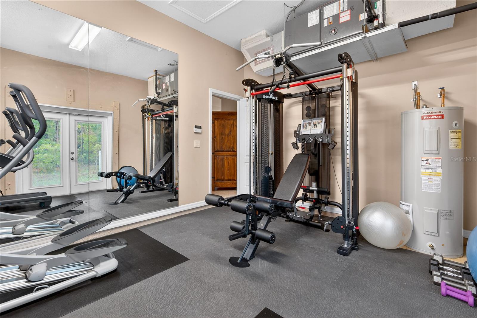 Listing photo id 45 for 4052 Mayan Drive