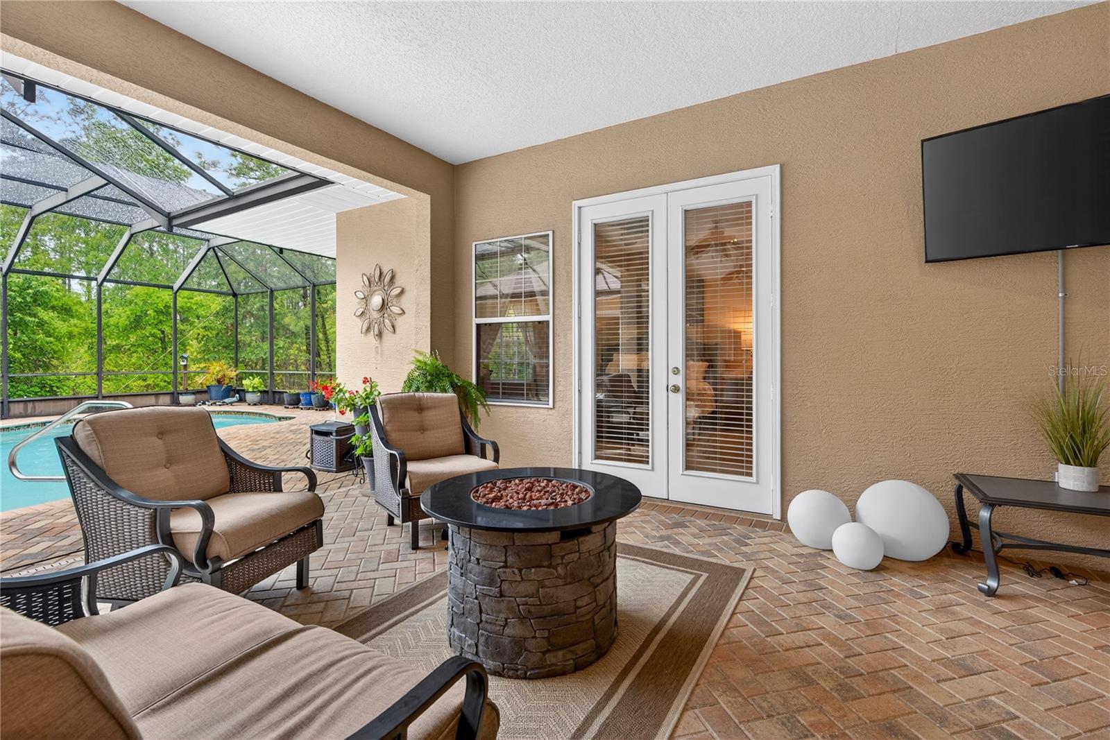 Listing photo id 54 for 4052 Mayan Drive