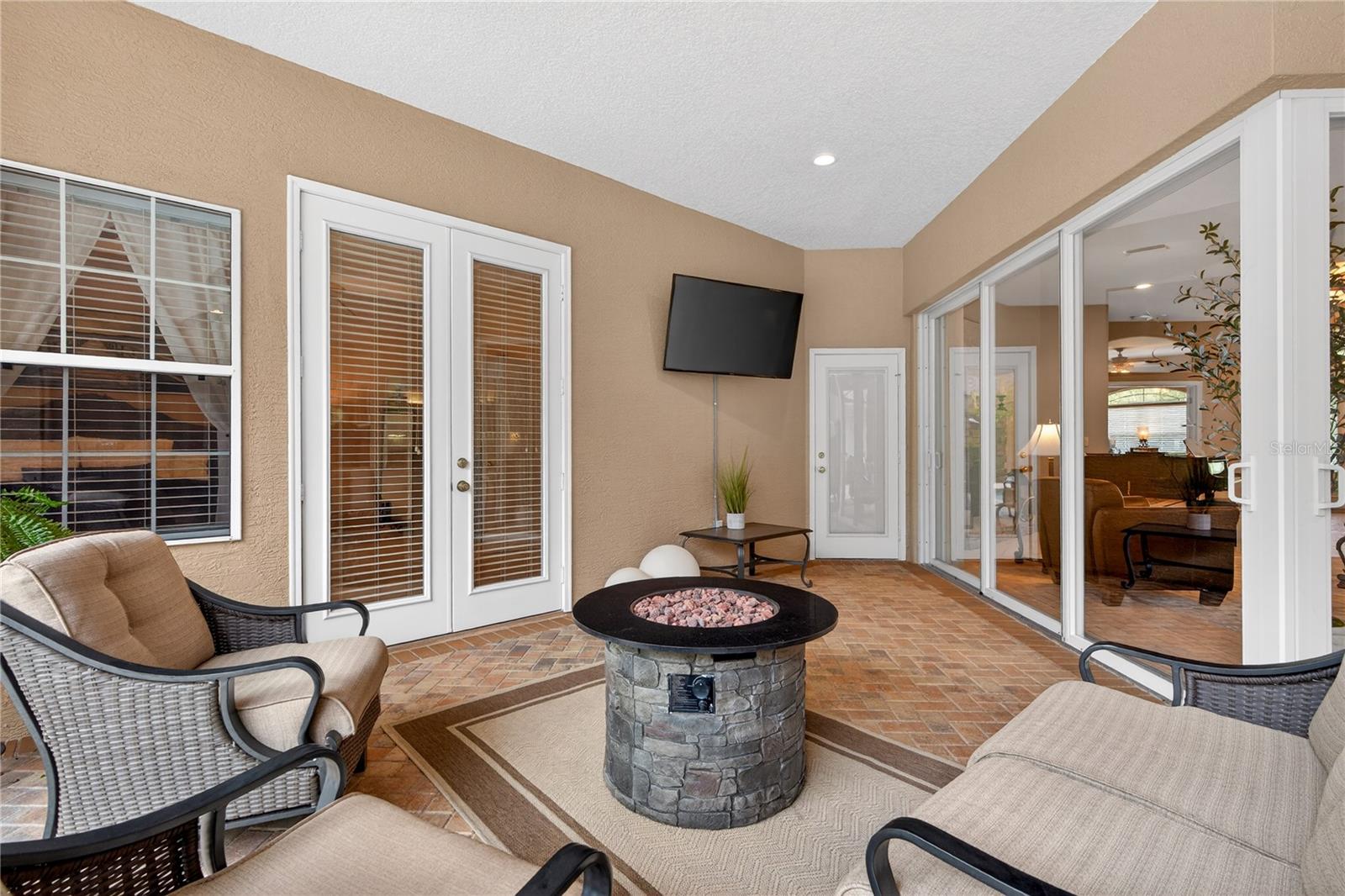 Listing photo id 55 for 4052 Mayan Drive