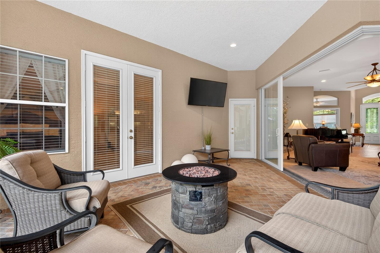 Listing photo id 56 for 4052 Mayan Drive