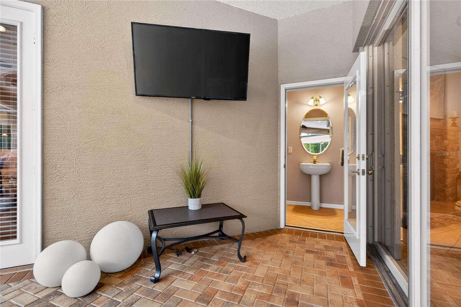 Listing photo id 57 for 4052 Mayan Drive