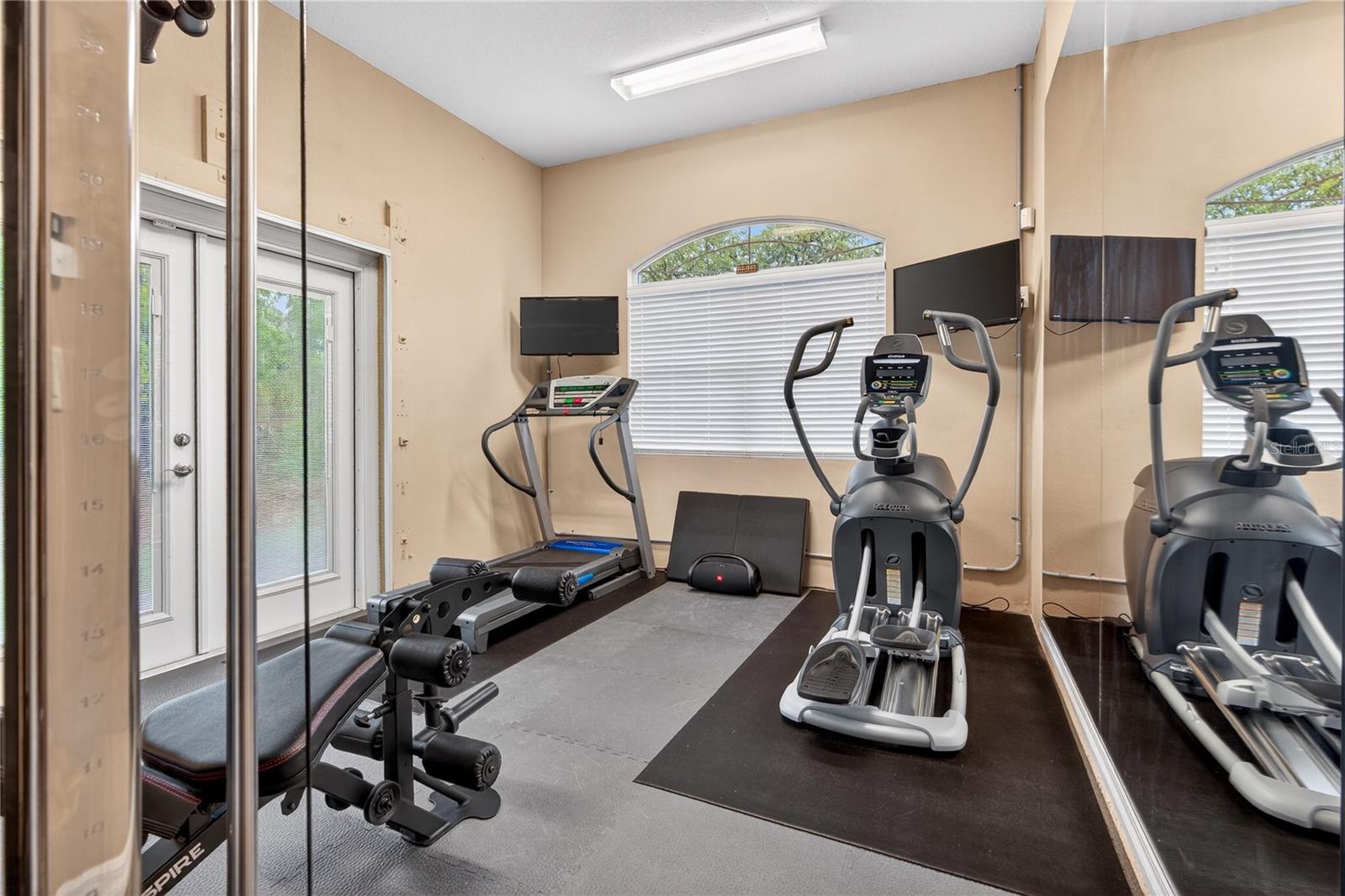 Listing photo id 4 for 4052 Mayan Drive