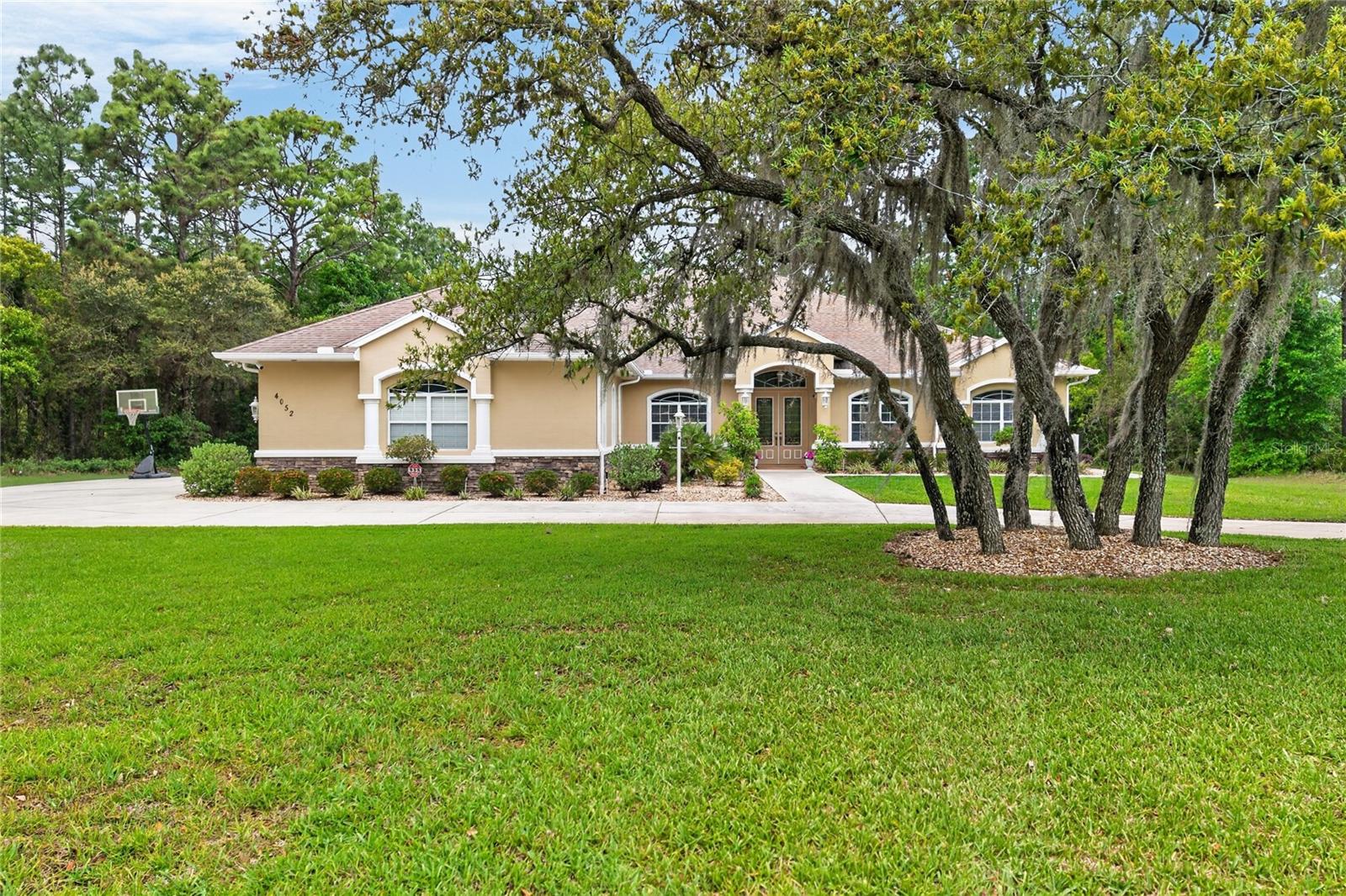 Listing photo id 73 for 4052 Mayan Drive