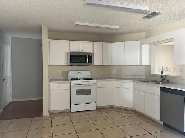 Image 3 of 14 For 9758 96th Street