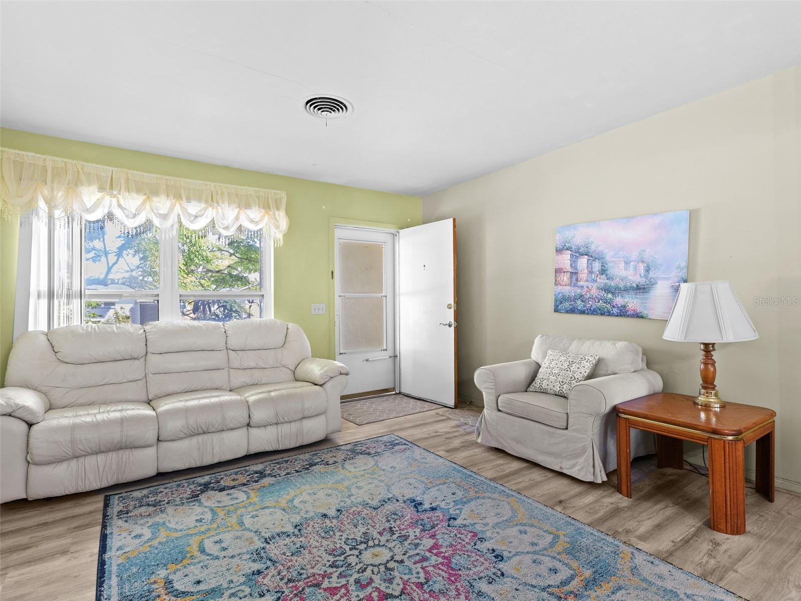 Image 12 of 25 For 2047 Greenbriar Boulevard