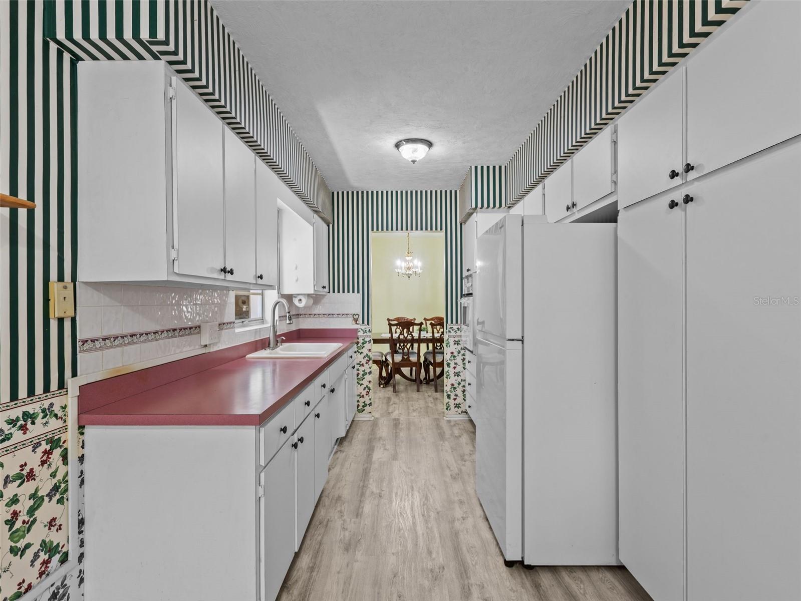 Image 14 of 25 For 2047 Greenbriar Boulevard