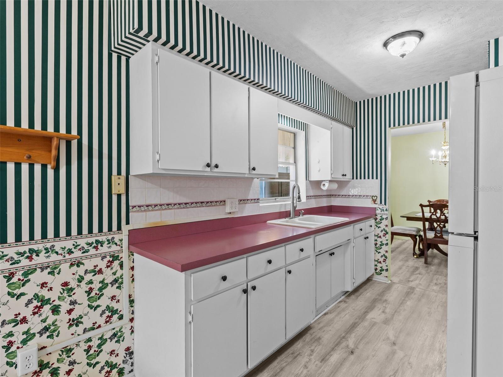 Image 15 of 25 For 2047 Greenbriar Boulevard