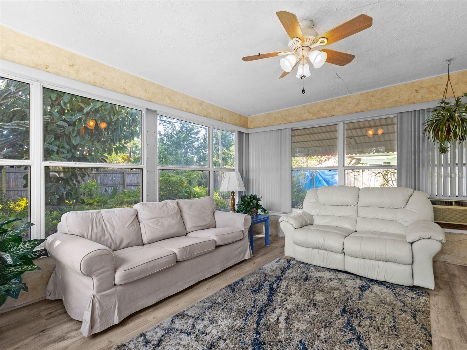 Image 17 of 25 For 2047 Greenbriar Boulevard
