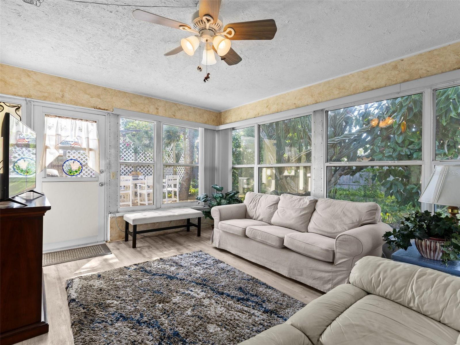 Image 18 of 25 For 2047 Greenbriar Boulevard