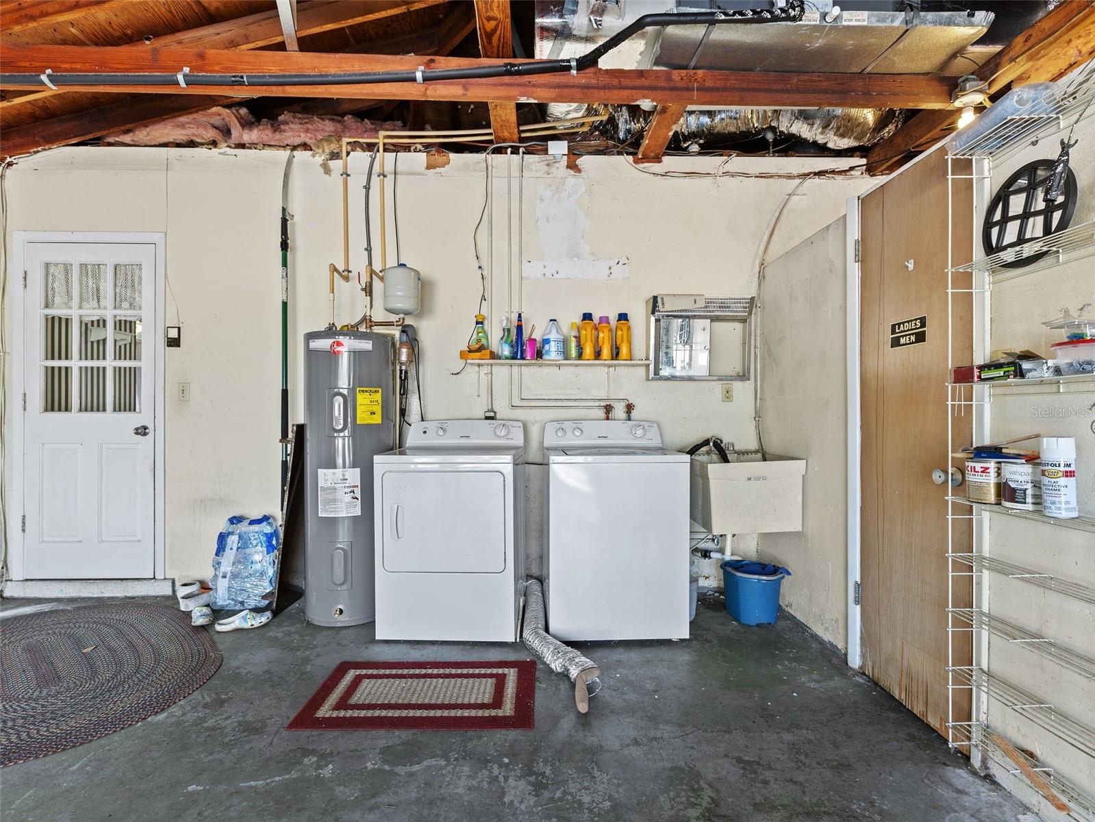 Image 20 of 25 For 2047 Greenbriar Boulevard