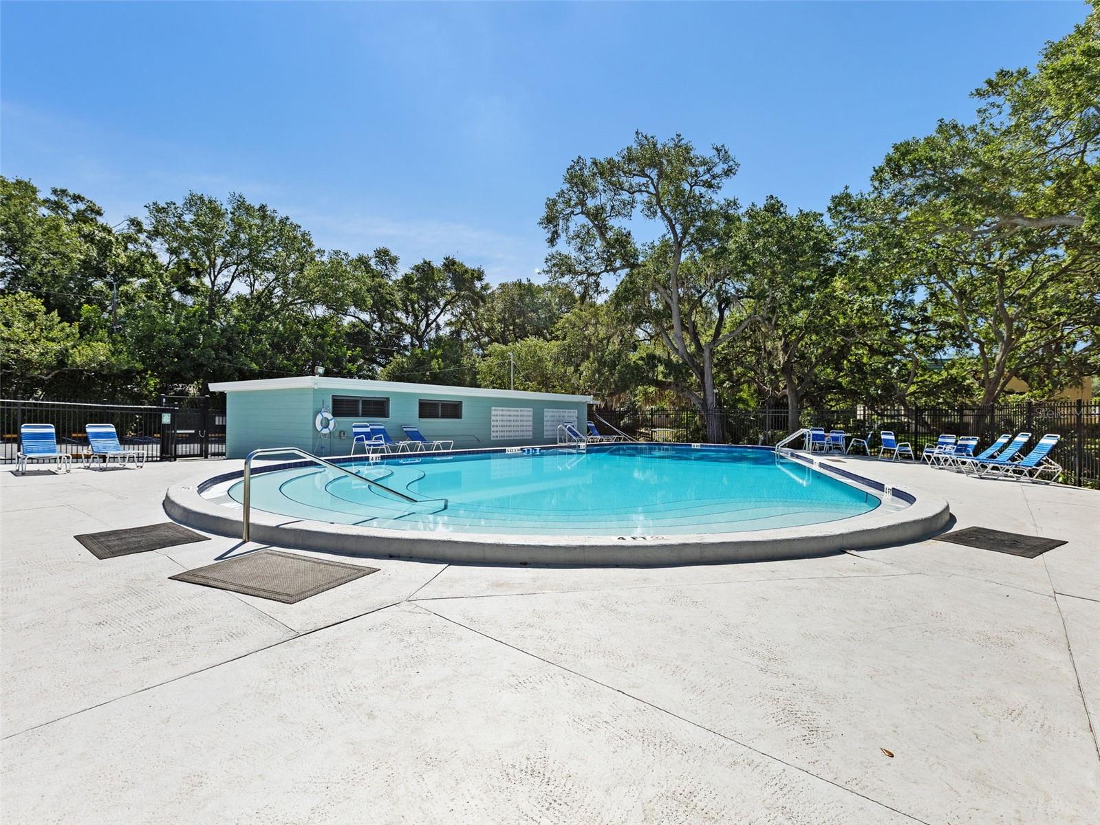 Image 23 of 25 For 2047 Greenbriar Boulevard