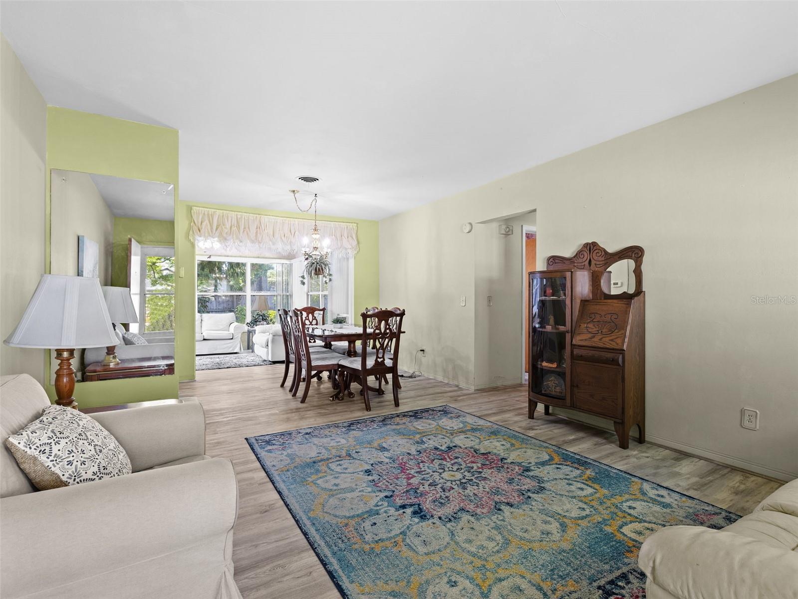 Image 3 of 25 For 2047 Greenbriar Boulevard