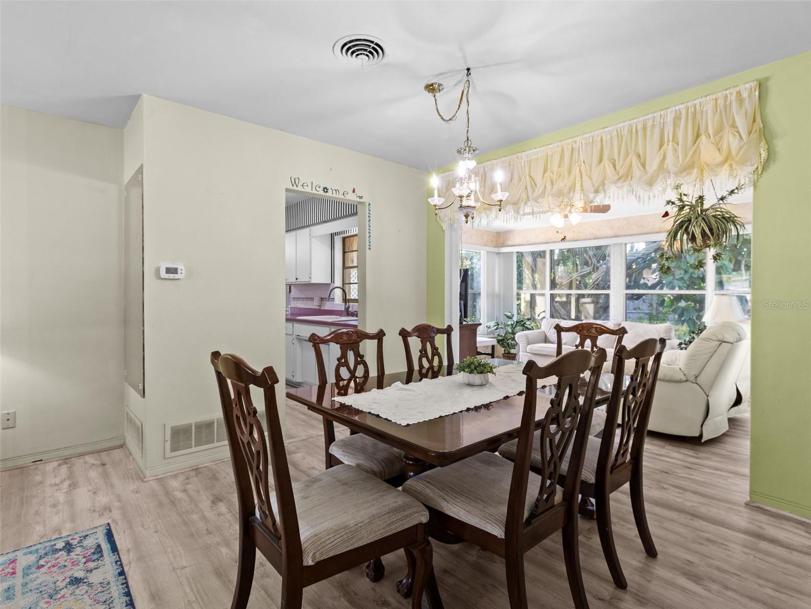 Image 6 of 25 For 2047 Greenbriar Boulevard