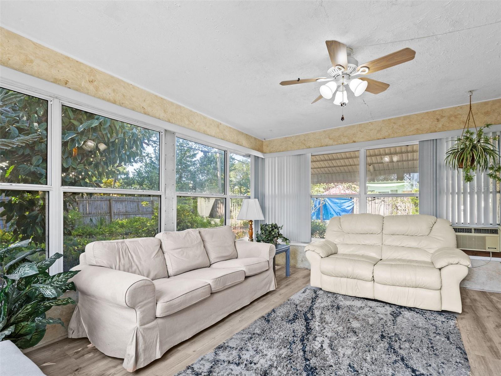 Image 9 of 25 For 2047 Greenbriar Boulevard
