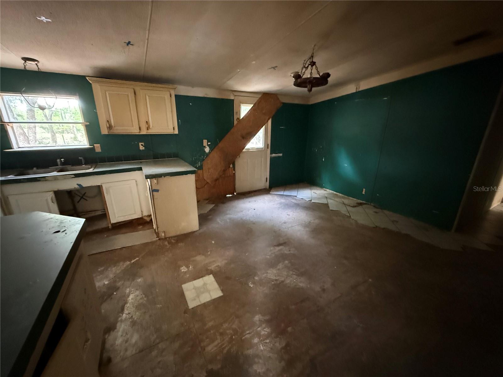 Image 10 of 25 For 18710 61st Street Road
