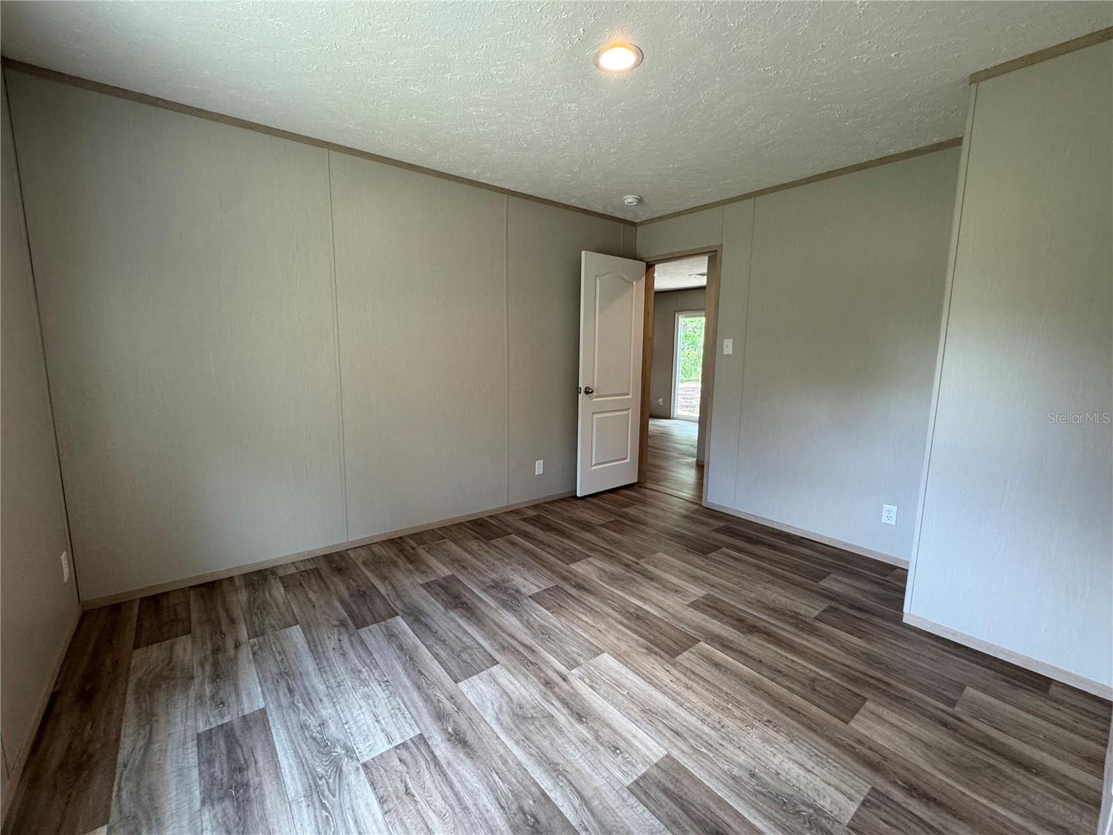 Image 18 of 96 For 10801 160th Street